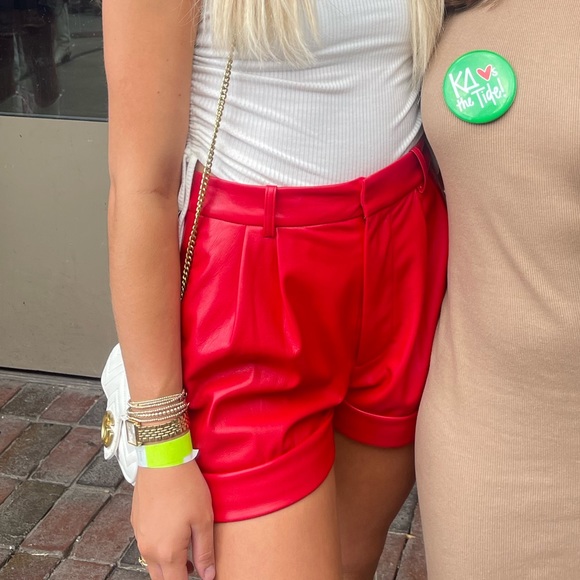 alice and olivia red shorts - Picture 4 of 4